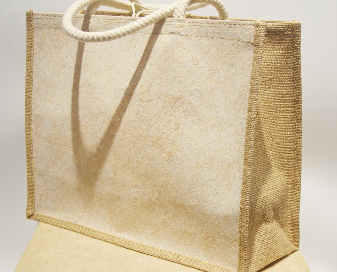 Button handbag