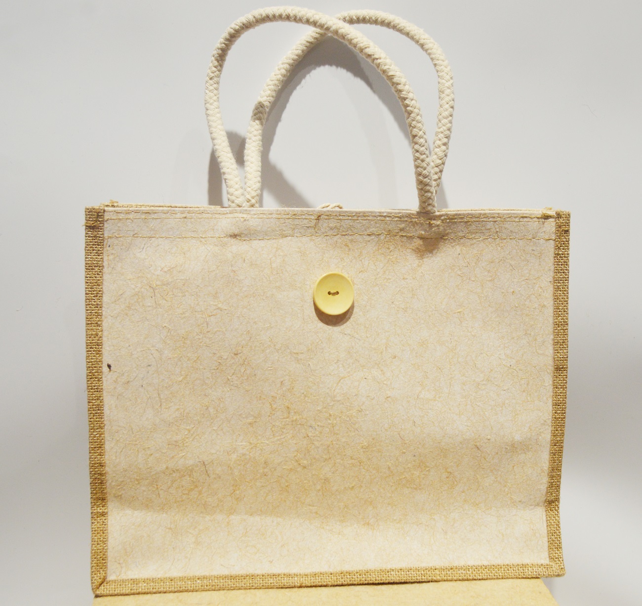 Button handbag