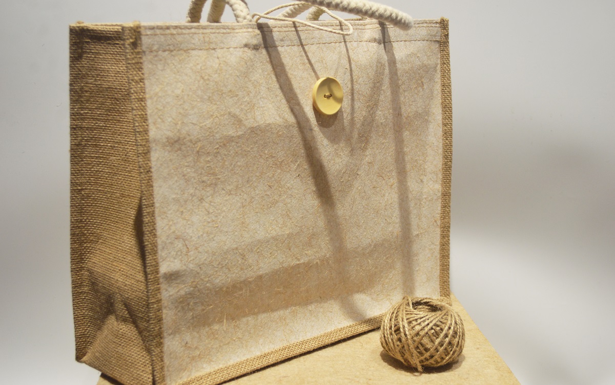 Button handbag